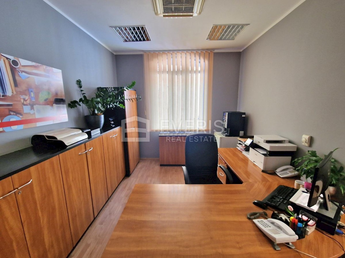 Business premises For sale - PRIMORSKO-GORANSKA RIJEKA