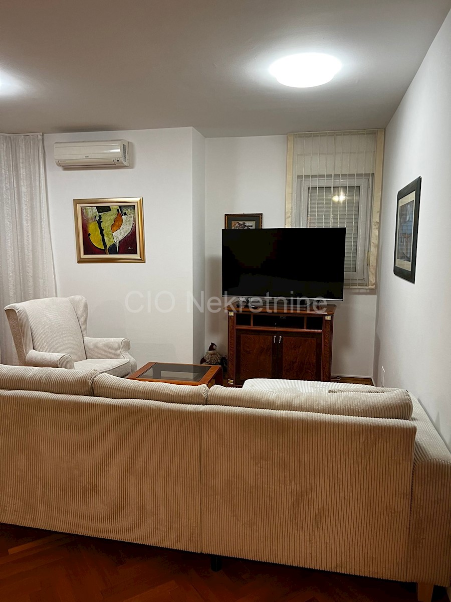 Flat For rent - SPLITSKO-DALMATINSKA SPLIT