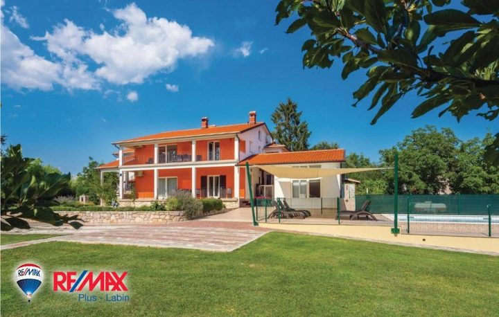 Haus zu verkaufen 450 m² – Nedešćina
