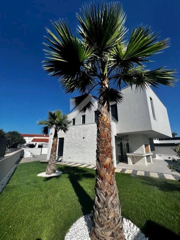 Kuća na prodaju 260 m² – Zaton