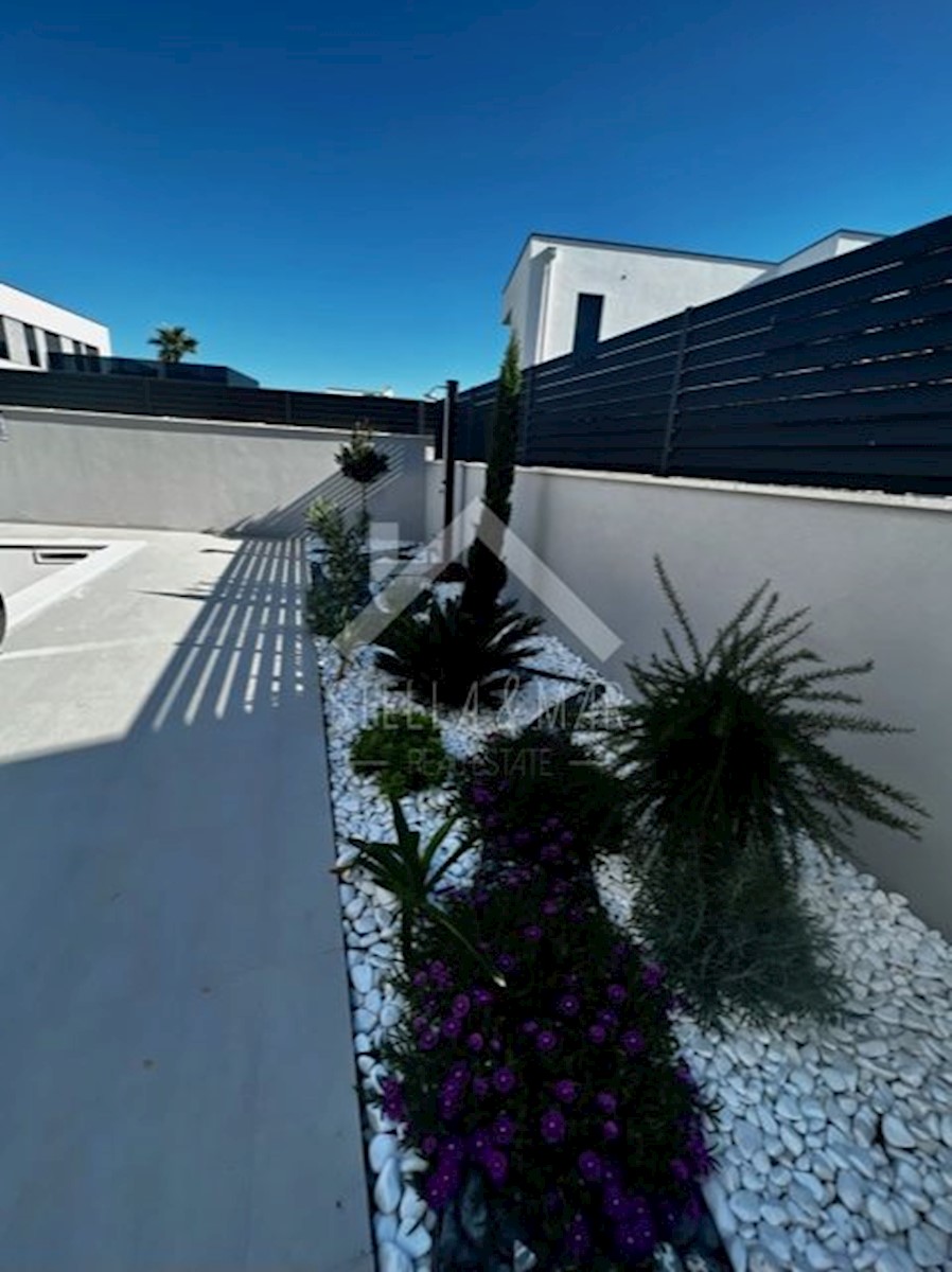 House For sale - ZADARSKA NIN