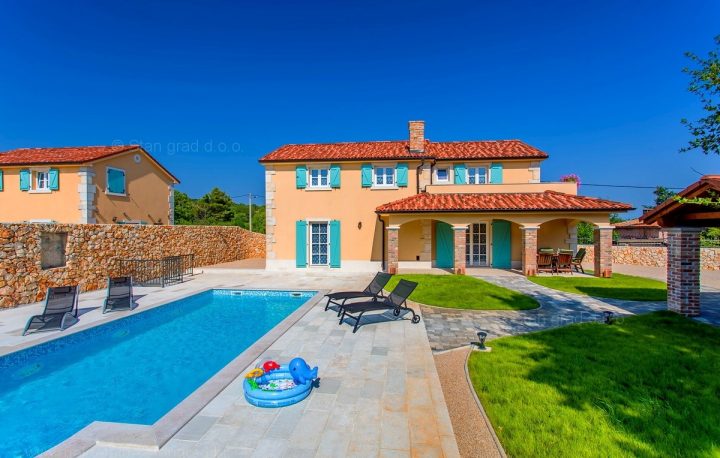 Dům na prodej 140 m² – Dobrinj