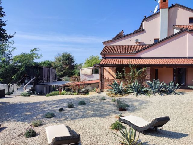 Komerčné na predaj 670 m² – Umag