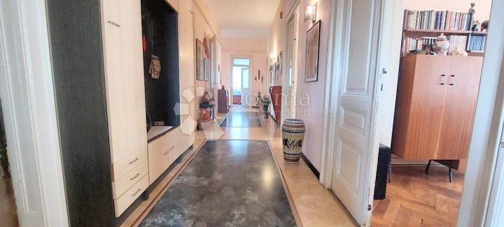 Flat for sale 161 m² – Pula