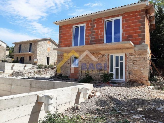 Kuća na prodaju 82 m² – Trget