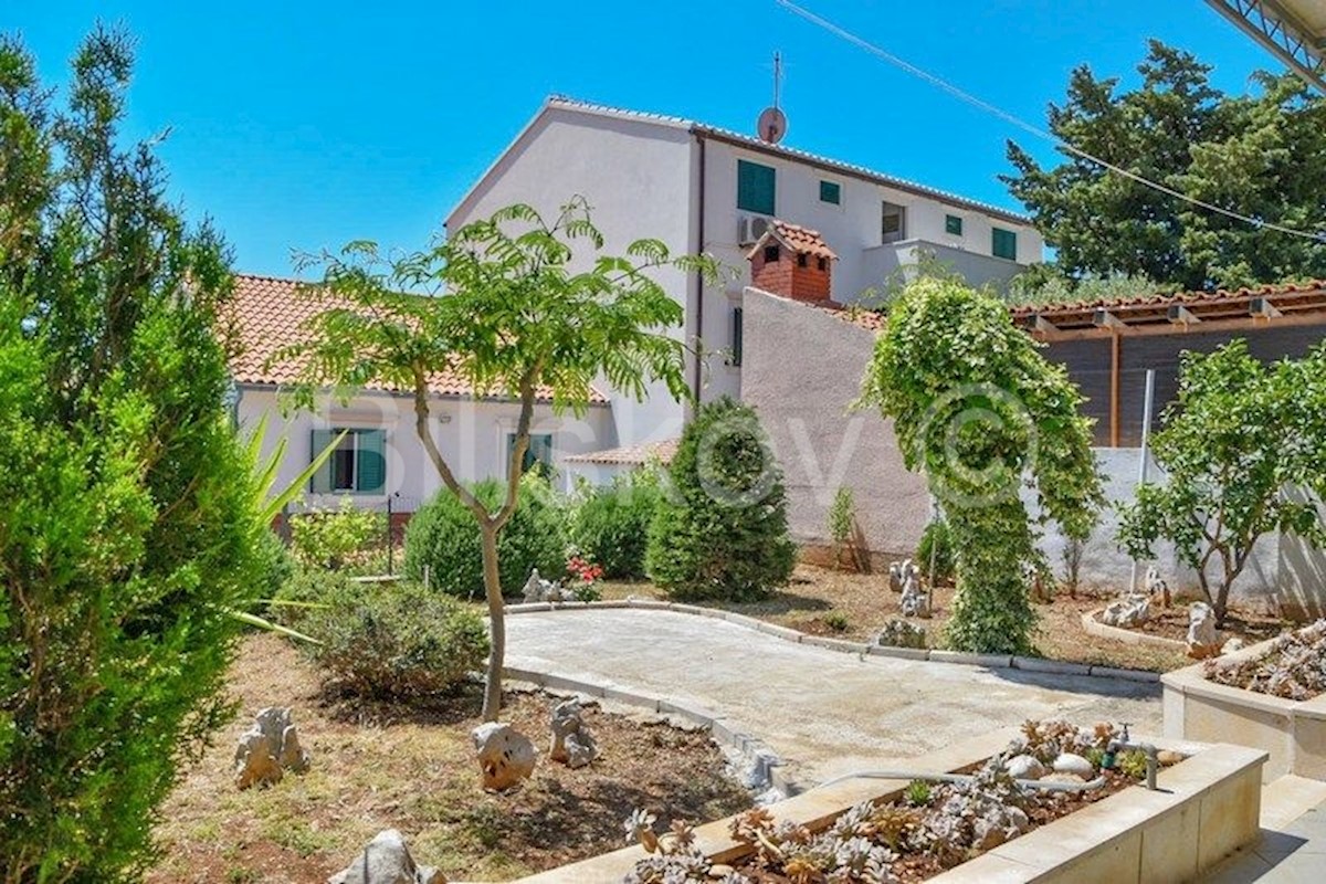 House For sale - SPLITSKO-DALMATINSKA BRAČ